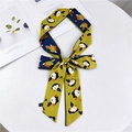 Foulard twilly jaune et bleu avec imprimé pingouins et extrémités en pointe pour sac - Héroïne Jaune Marine