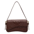 Bolso de hombro marrón oscuro con textura de cocodrilo y solapa curva asimétrica - Marrón