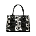 Elegante schwarz-weiße Handtasche mit Krokodilmuster, Glanzfinish und Metalldetails - Schwarzes Krokodilmuster