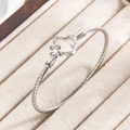 Bracelet trèfle en fil d'argent tressé avec diamants scintillants et fini poli - Acier