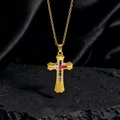 Collana con croce dorata e zirconi colorati su elegante sfondo di seta e pietra nera - Stile D2 Oro Multicolore