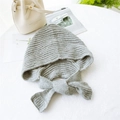 Sciarpa con cappuccio in maglia grigia da donna con lacci morbidi e trama spessa - 70x25cm / Grigio chiaro