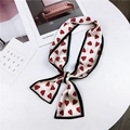 Élégant foulard twilly crème avec cœurs rouges et bords noirs contrastés - Cœur Blanc Crème