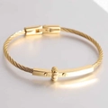 Bracciale rigido dorato 3mm a fune con motivo a vite e chiusura minimalista in acciaio - Oro