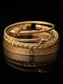 Dettaglio del set di bracciali in acciaio al titanio dorato con numeri romani e treccia - Set da 3 Pezzi Testa di Leone e Numeri Romani (sztz039 Oro) / Oro