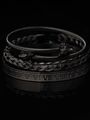 Dettaglio di tre bracciali in titanio nero con testa di leone e numeri romani - Set da 3 Pezzi Testa di Leone e Numeri Romani (sztz039 Nero) / Nero