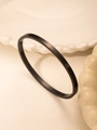 Dettaglio del bracciale in acciaio inossidabile nero opaco con chiusura a cerniera laterale - 6mm / Nero