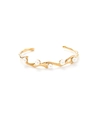 Dettaglio del bracciale rigido a onde in acciaio inossidabile placcato oro 18k con perle - Bianco