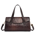 Bolso de mano marrón oscuro con textura de cocodrilo y correa ajustable - Marrón