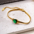 Minimalistisches goldendes Armband mit einem lebendigen grünen herzförmigen Zirkon - Herz Grüner Edelstein Stil (sl003)