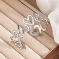Anello minimalista traforato a forma di cuore in acciaio inox tonalità argento - Color Acciaio