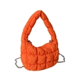 Borsa a mano trapuntata arancione con texture puffer e tracolla a catena argento - Arancione