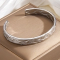 Bracciale rigido in argento con foglie a rilievo su scatola regalo di lusso - Color Acciaio