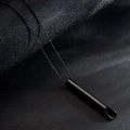 Collana con pendente a fischietto cilindrico nero minimalista in acciaio inossidabile - Nero