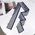 Foulard étroit en soie à rayures bleues, vertes et noires pour cou ou sac - Rayures Croisées Bleu (10D) / 7-116cm