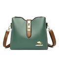 Sac seau contrasté vert forêt et marron en cuir grainé souple avec détails dorés - Vert