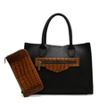Set borsa tote nera grana litchi e portafoglio marrone con trama a coccodrillo - Nero