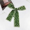 Foulard étroit vert en soie avec motifs de vagues blanches et nœud décoratif - Ondulations Abstraites Vert (14) / 7-116cm