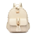 Mini-Rucksack aus cremefarbenem Kunstleder mit Nietendetails und schicken Quasten - Gebrochenes Weiß