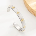 Bracciale rigido in acciaio al titanio spazzolato argento con stelle d'oro e cristalli - Bicolore (Oro e Argento)