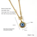 Macro detail van 18K vergulde Evil Eye hanger met blauwe hars en zirkonia accenten - Blauw Oog Goud