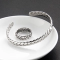 Conjunto de pulsera ajustable con patrón de espiga y anillo a juego en color plateado - Conjunto De Brazalete Y Anillo