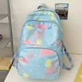 Mochila de nailon azul claro con patrón de nubes pastel y varios bolsillos - Azul