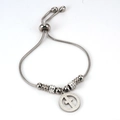 Dettaglio del bracciale a catena serpente argento con chiusura regolabile e croce - Acciaio al titanio / Oro 18K / Color Acciaio