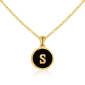 Collar de acero inoxidable chapado en oro de 18K con colgante redondo negro y letra S - Oro S