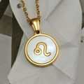 Collana segno Leone in acciaio inossidabile placcato oro 18K con ciondolo in madreperla - Conchiglia Bianca Tonda Leone