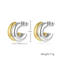 Dettaglio macro degli orecchini a cerchio bicolore da 13mm in acciaio inossidabile oro e argento - Bicolore Oro e Argento (XJ-YQ3-14)