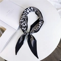 Elegante foulard di seta leopardato in bianco e nero per donna, stile moderno - Leopardo Denso Bianco