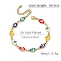 Detailansicht des farbenfrohen Emaille Evil Eye Hamsa Armbands mit 18k Goldbeschichtung - Bunt