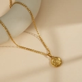 Collier chaîne Figaro en acier doré avec pendentif médaillon rond et silhouette - Gémeaux