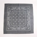 Bandana in cotone grigio scuro con motivo paisley ed etichetta 100% cotone - Grigio