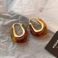 Pendientes de aro en U dorados con resina de carey ámbar y detalles en metal dorado - Marrón
