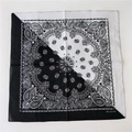 Bandana in 100% cotone con motivo paisley e design bicolore bianco e nero - Patchwork Nero e Bianco