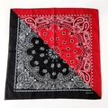 Bandana quadrata in cotone bicolore rosso e nero con stampa paisley classica - Nero e Rosso