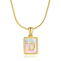 Collier en acier doré 18 carats avec pendentif carré en nacre blanche et lettre D gravée - Lettre D / Or