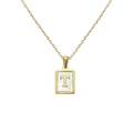 Collier minimaliste en nacre carrée avec lettre T dorée dans un pendentif rectangulaire - Lettre T