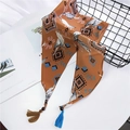 Foulard bohème orange avec imprimés plumes, perles en bois et détails de glands - Plume Orange