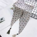 Foulard triangle à fleurs rouges et rayures bleues avec glands en perles de bois - Fleuri à Pois Beige