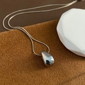 Collier minimaliste à pendentif goutte argenté avec finition polie et chaîne serpent - 302-D4 Court Argent