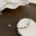 Collana di perline colorate con perle d'acqua dolce e chiusura a moschettone - Verde Pavone (03-I 23)