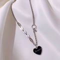 Silberfarbene Edelstahl-Herz-Halskette mit Forever-Gravur und asymmetrischer Kette - Titanstahl / Schwarzes Herz-Stil