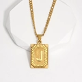Collier pendentif carré lettre J doré avec motif soleil et chaîne maille Figaro - Lettre J (XJ-MT002) / Or 18 carats