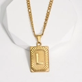 Collier en acier titane doré avec pendentif rectangulaire lettre L et chaîne Figaro - Lettre L (XJ-MT002) / Or 18 carats