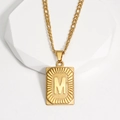 Collier en acier titane doré avec pendentif carré et gravure de la lettre M style chic - Lettre M (XJ-MT002) / Or 18 carats