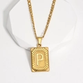 Collier maille Figaro en titane doré avec pendentif rectangulaire lettre P sur pierre - Lettre P (XJ-MT002) / Or 18 carats