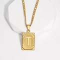 Collier en acier titane avec pendentif carré lettre T et chaîne Figaro dorée - Lettre T (XJ-MT002) / Or 18 carats